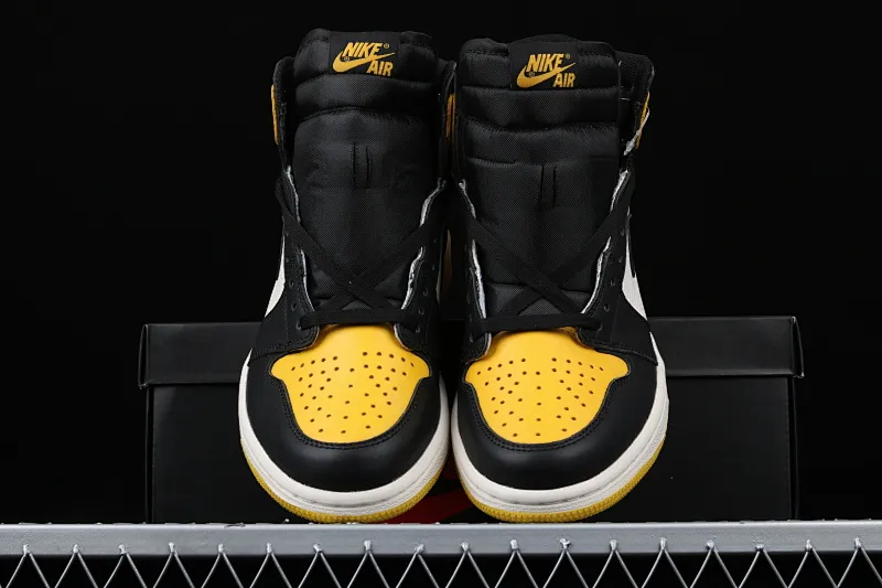 All categories Air Jordan Jordan series basketball shoes Air Jordan 1 High Air Jordan 1 Yellow Toe AJ1 OG black and yellow toe high-top basketball shoes AR1020-700